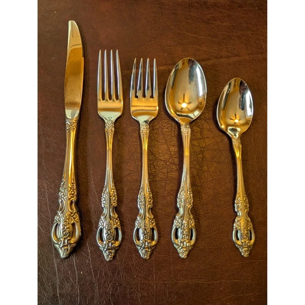 Oneida Renoir-Pembrooke Stainless Steel Flatware 5 Piece Place Setting Ornate
